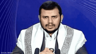 إسرائيل تهاجم موانئ يمنية وتهدد باغتيال عبد الملك الحوثي