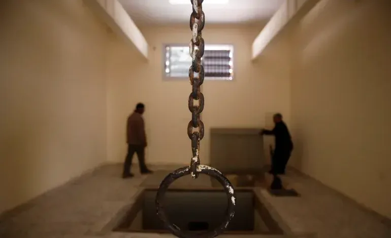 إيران.. إعدام رجل دين بسبب اغتصاب شابة