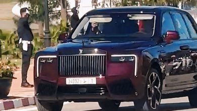 الملك محمد السادس يصل إلى تطوان وسط ترحيب شعبي كبير
