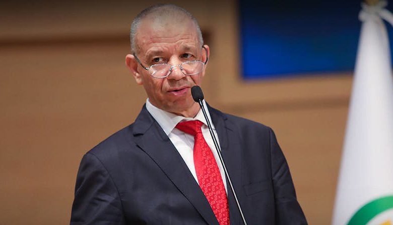 بعد تحريضه ضد المغرب.. النظام الجزائري يغدق على بن قرينة وأسرته بمئات الهكتارات