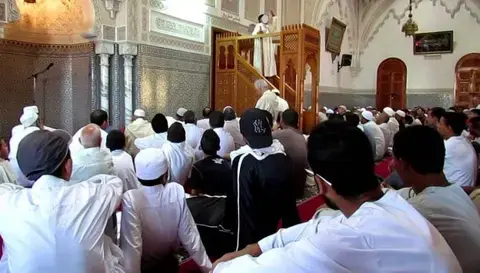 تفاصيل خطبة الجمعة بالمغرب هذا اليوم.. فضل التزام الجماعة والأخذ بثوابتها