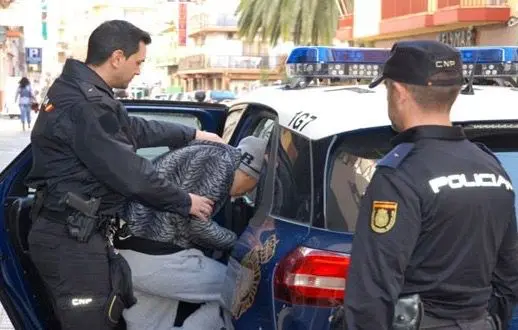 ضربة قاضية لشبكات غسيل الأموال.. الشرطة الإسبانية تكشف شبكة إجرامية
