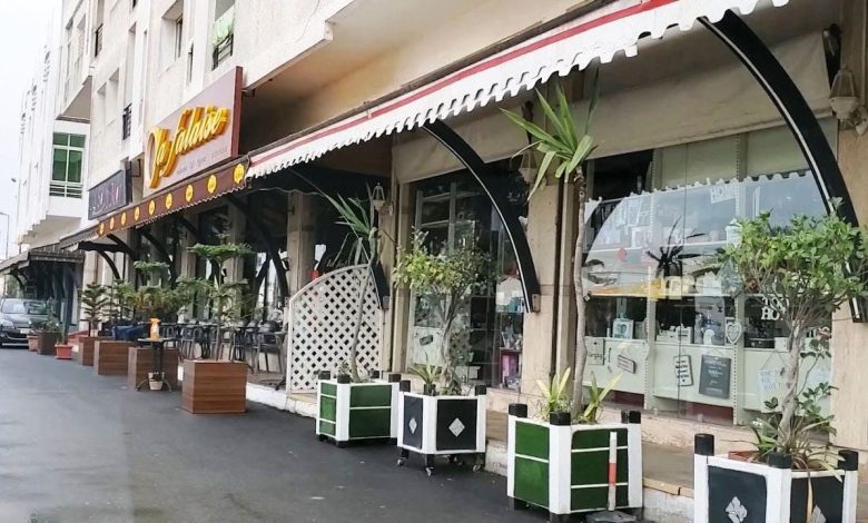 مجلس وجدة يصادق على قرار يسمح باستغلال نصف الرصيف من طرف المقاهي والمطاعم