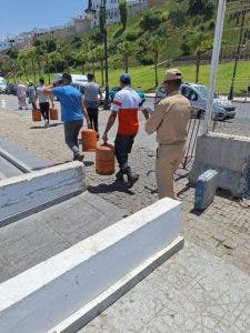 حملة واسعة بميناء الصيد بطنجة تُسفر عن حجز مواد غذائية فاسدة (صور)