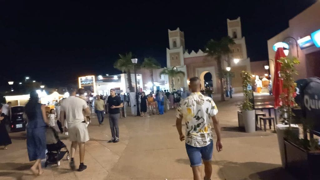 رغم شائعات الغلاء.. إقبال كبير للزوار على مدينة السعيدية