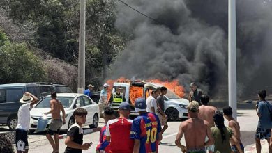 حريق مفاجئ يلتهم سيارة نفعية بمدخل شاطئ تلا يوسف نواحي الحسيمة