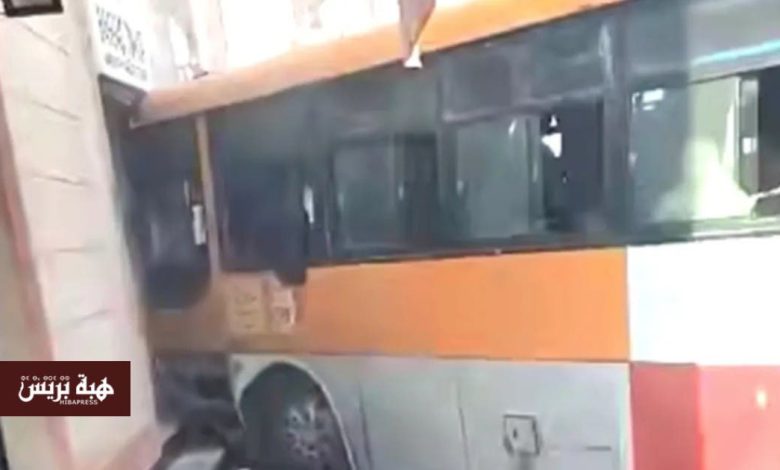 حوادث الحافلات مستمرة في الجزائر.. 12 جريحًا بانحراف حافلة جديدة بوهران